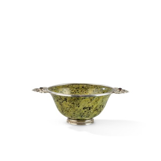 View 1 of Lot 720: Coupe à deux anses en argent et pierre dure, Fabergé, par Anders (Antti) Nevalainen, Saint-Pétersbourg, 1908-1917