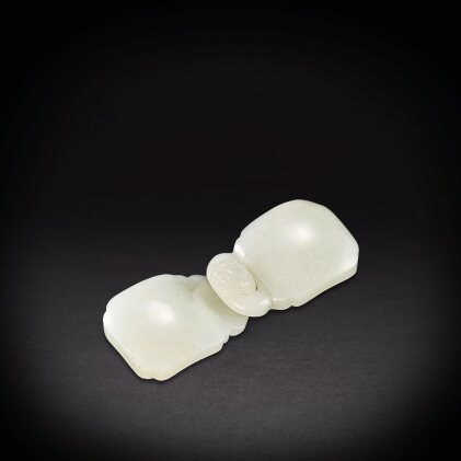 View 1 of Lot 6931: A white jade belt buckle, Qing dynasty, 18th - 19th century | 清十八至十九世紀 白玉龍首帶扣