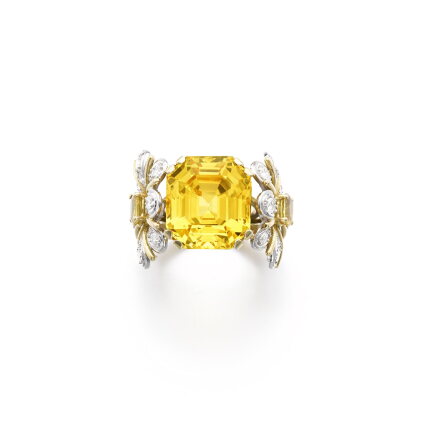 Catalog image of Yellow sapphire and diamond ring | Elizabeth Gage 黃色剛玉及鑽石戒指