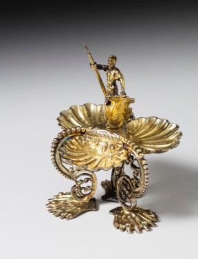 View 1 of Lot 325: A silver-gilt spice stand with three shells, probably Nuremberg around 1600 | Présentoir à épices en vermeil formé de trois coquilles, probablement Nuremberg vers 1600