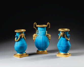 View 1 of Lot 80: Garniture en porcelaine de Sèvres bleu céleste et bronze doré d’époque Louis XV, vers 1765, les montures attribuées à Jean Dulac 