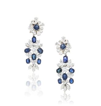View 1 of Lot 161: Paire de pendants d’oreille saphirs et diamants