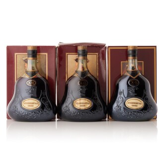 View 1 of Lot 6402: Hennessey XO 40.0 abv NV (3 BT70)