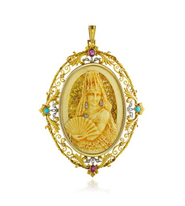 Catalog image of Pendentif ivoire, corne, pierres de couleur et diamants | Ivory, horn, gem set …