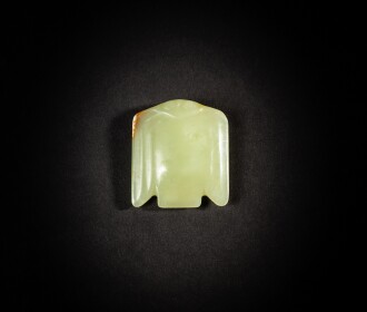 View 1 of Lot 81: A celadon jade bird-form pendant, Neolithic period, Hongshan culture | 新石器時代 紅山文化 玉鴞形珮
