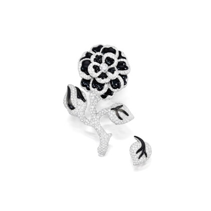 Catalog image of chanel | diamond and onyx brooch and pin 香奈兒 | 鑽石 配 縞瑪瑙 別針