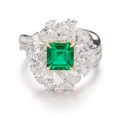 Catalog image of emerald and diamond ring | 1.35卡拉 天然「哥倫比亞」祖母綠 配 鑽石 戒指