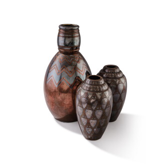 View 1 of Lot 395: Ensemble de trois vases