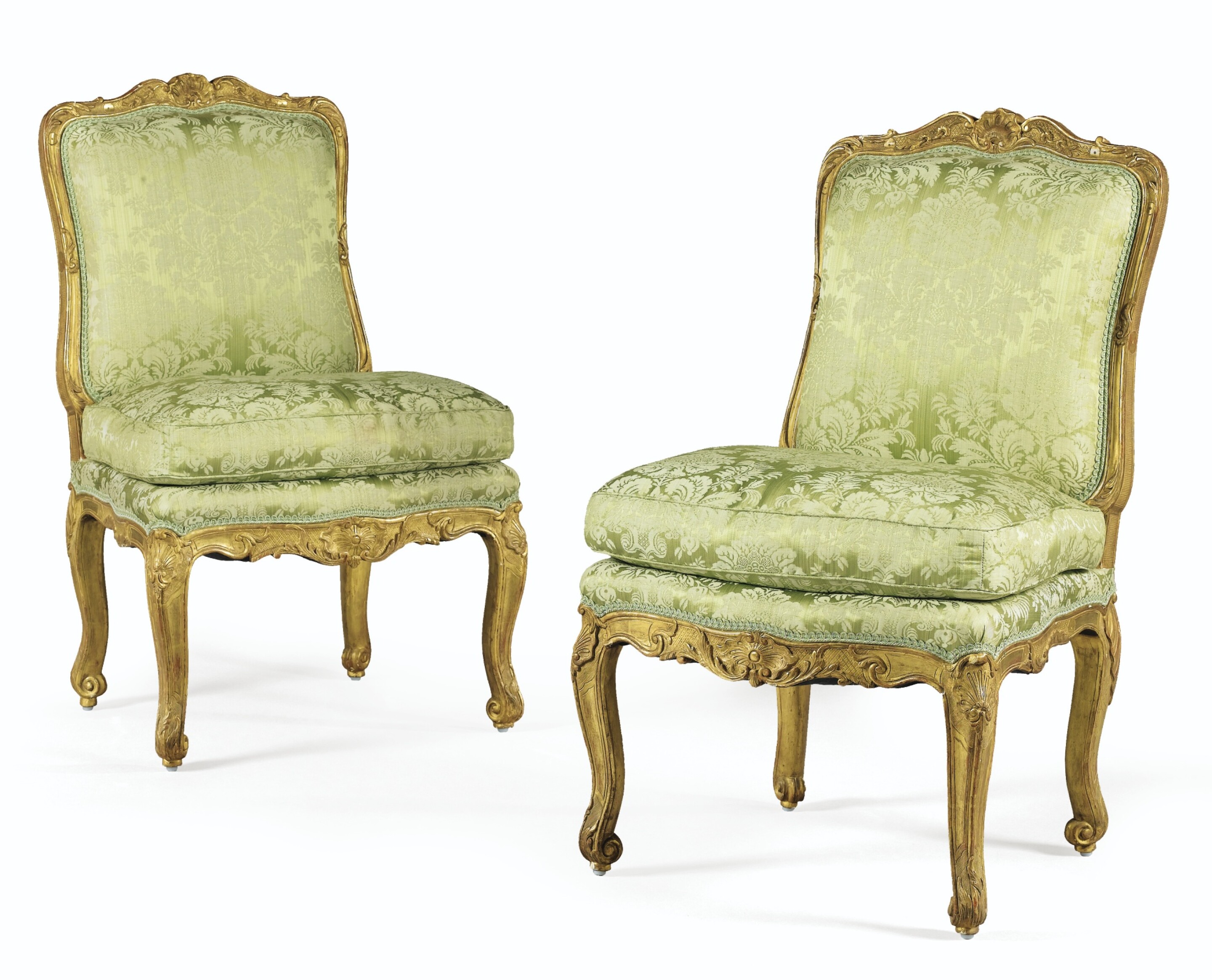 Suite de 6 chaises en bois sculpté et laqué de style Louis XV, XXème siècle Suite de 6 chaises en bois sculpté et laqué de style Louis XV, XXème siècle