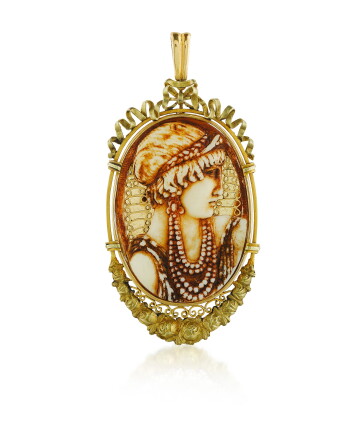 Catalog image of Pendentif ivoire et écaille de tortue | Ivory and tortoiseshell pendant