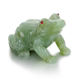 View 1 of Lot 462: A Fabergé jewelled bowenite model of a seated frog, St Petersburg, circa 1900