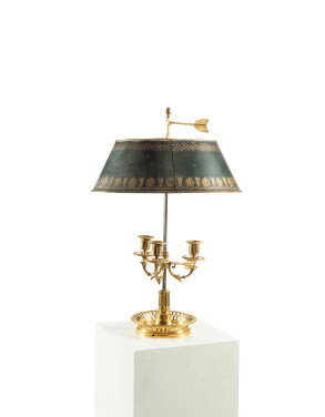 View 1 of Lot 21: Lampe bouillotte en bronze doré d'époque Louis XVI, fin du XVIIIe siècle 