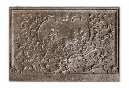 Catalog image of a large cast iron fireback, 18th century | plaque de cheminée en fonte du xviii…