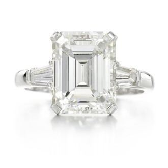 View 1 of Lot 177: Diamond ring