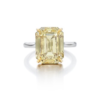 View 1 of Lot 6: Fancy Light Brownish Yellow Diamond Ring 
