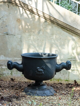 Catalog image of Pair of vases, Sweden, probably around 1920-1925