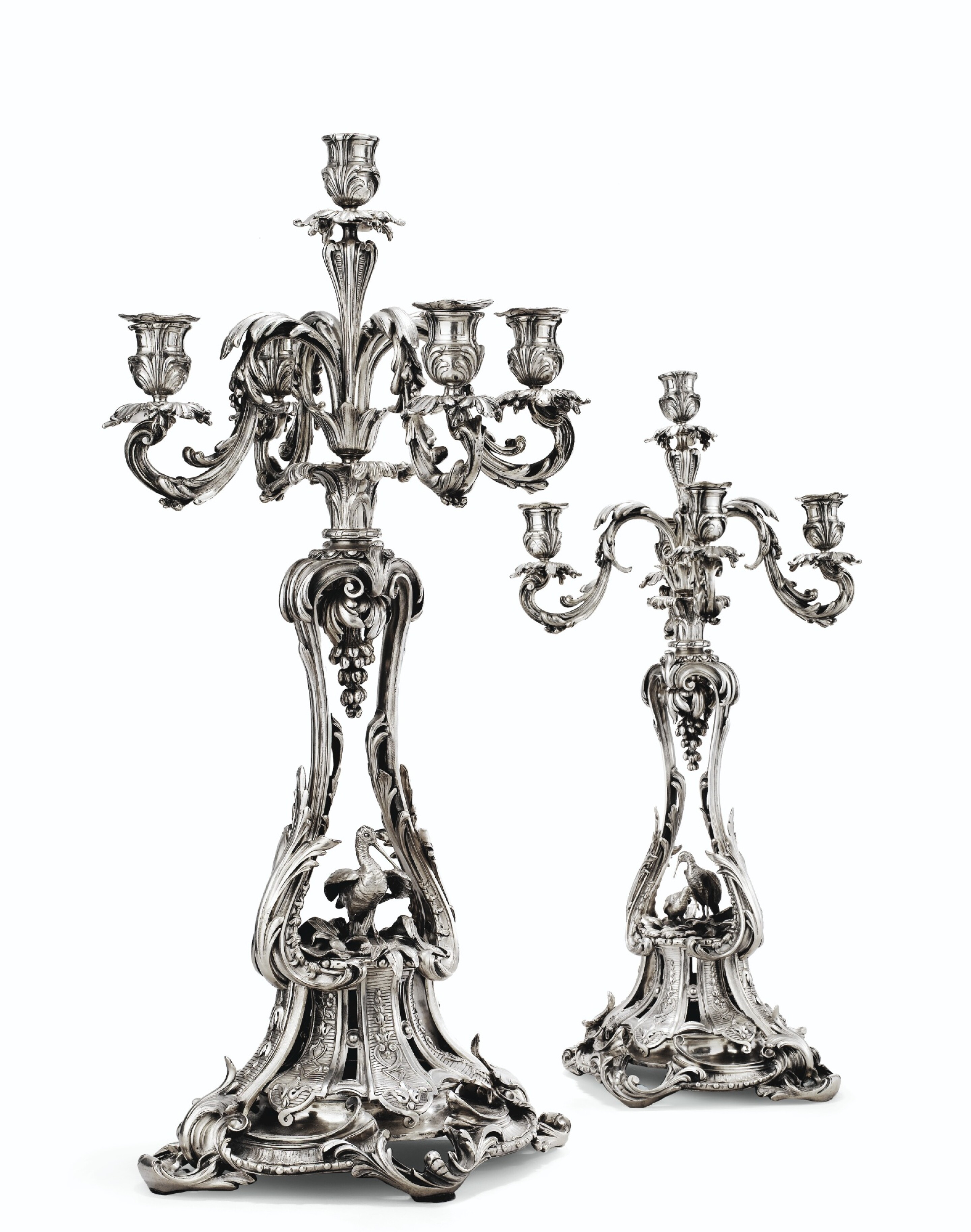 Paire de chandeliers en métal argenté à cinq lumières Fût... - 81930573-2 Paire de chandeliers en métal argenté à cinq lumières Fût... - 81930573-2