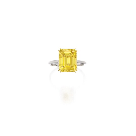 A HISTORIC FANCY VIVID YELLOW DIAMOND RING "CULLINAN VIVID"