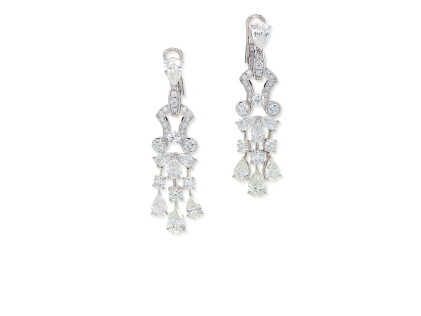Catalog image of Pair of Diamond Pendent Earrings | 格拉夫 | 鑽石耳墜一對
